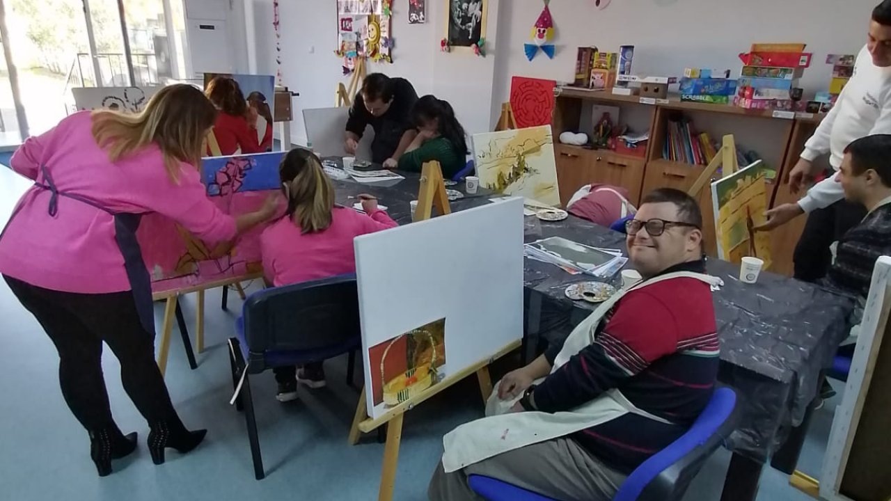 Kısa Molalarda Sergi Hazırlığı Başladı