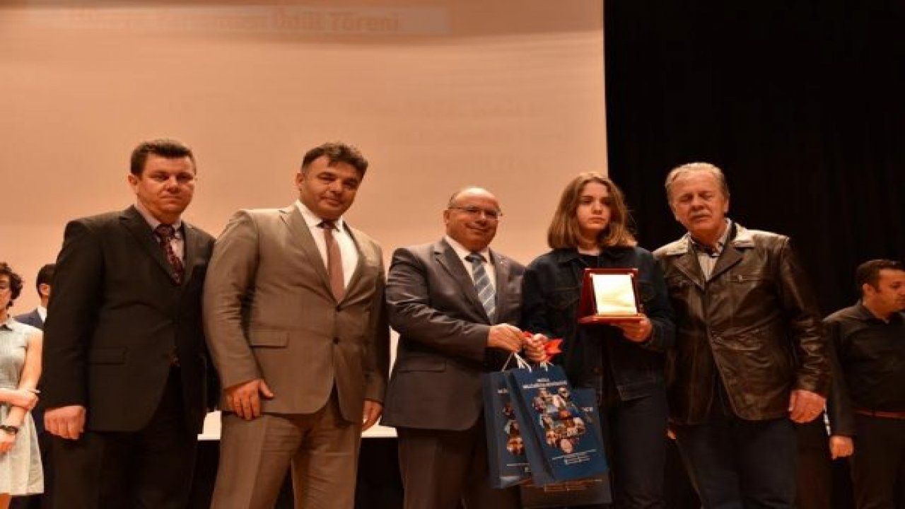 Genç Kalemler Ödüllerini Vali Çiçek’ten Aldı