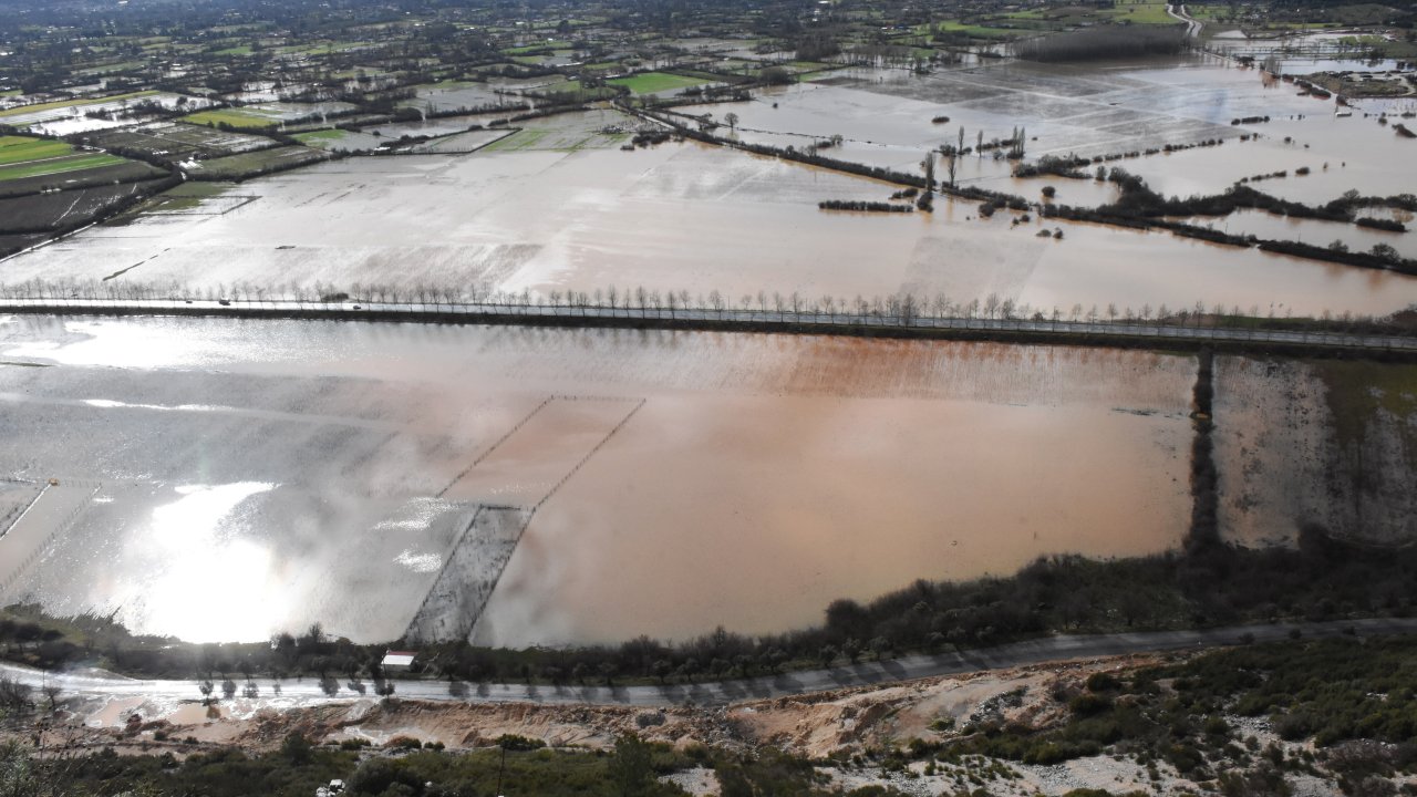 Sağanak Nedeniyle Tarım Arazileri Su Altında Kaldı