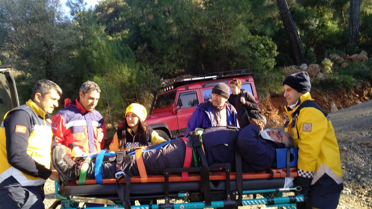 Kayalıktan düşerek yaralandı