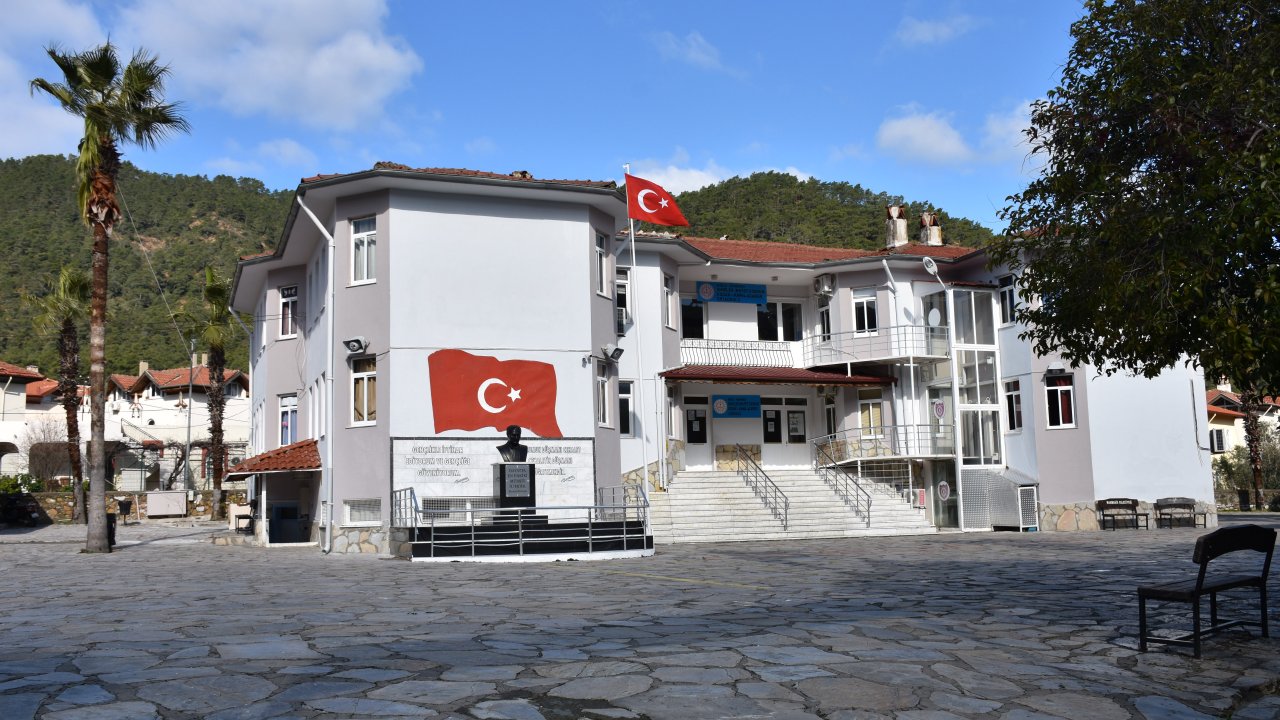 Depreme dayanıksız okul binası yıkılacak