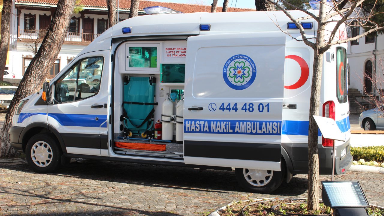 Hayırsever vatandaştan ambulans bağışı