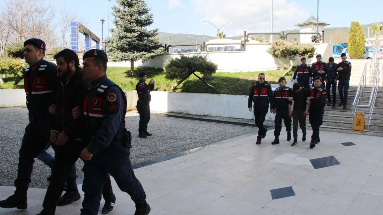 Ev Sahibini Sandalyeye Bağlayarak Gasp Ettiler