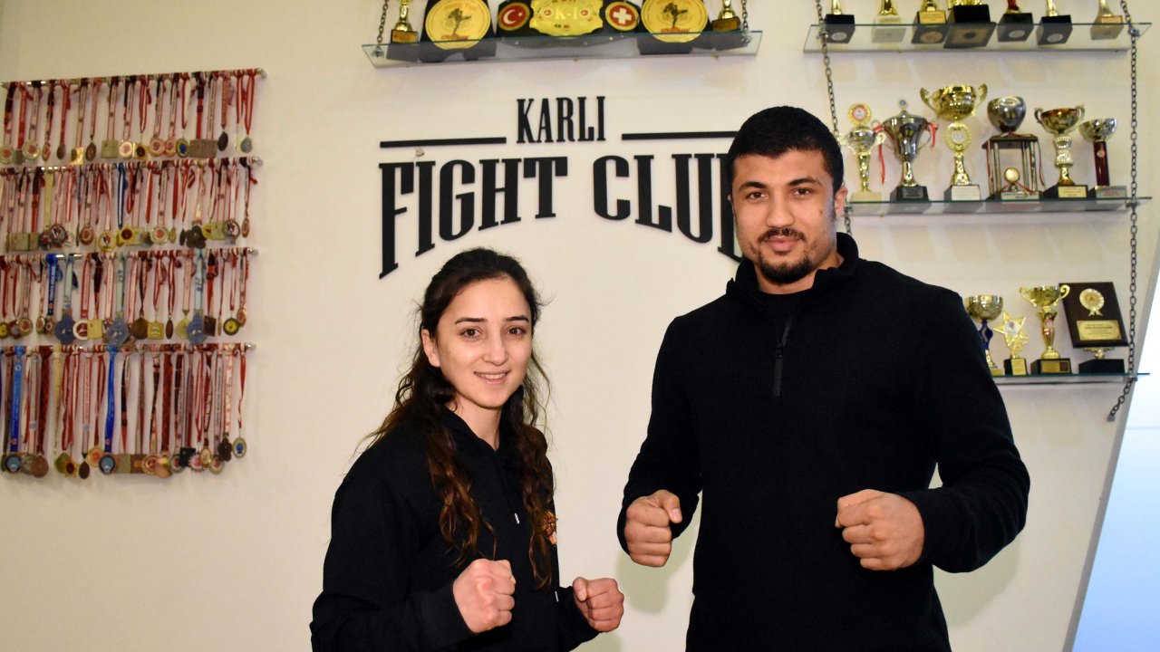 Kadınlar, kick boksla 