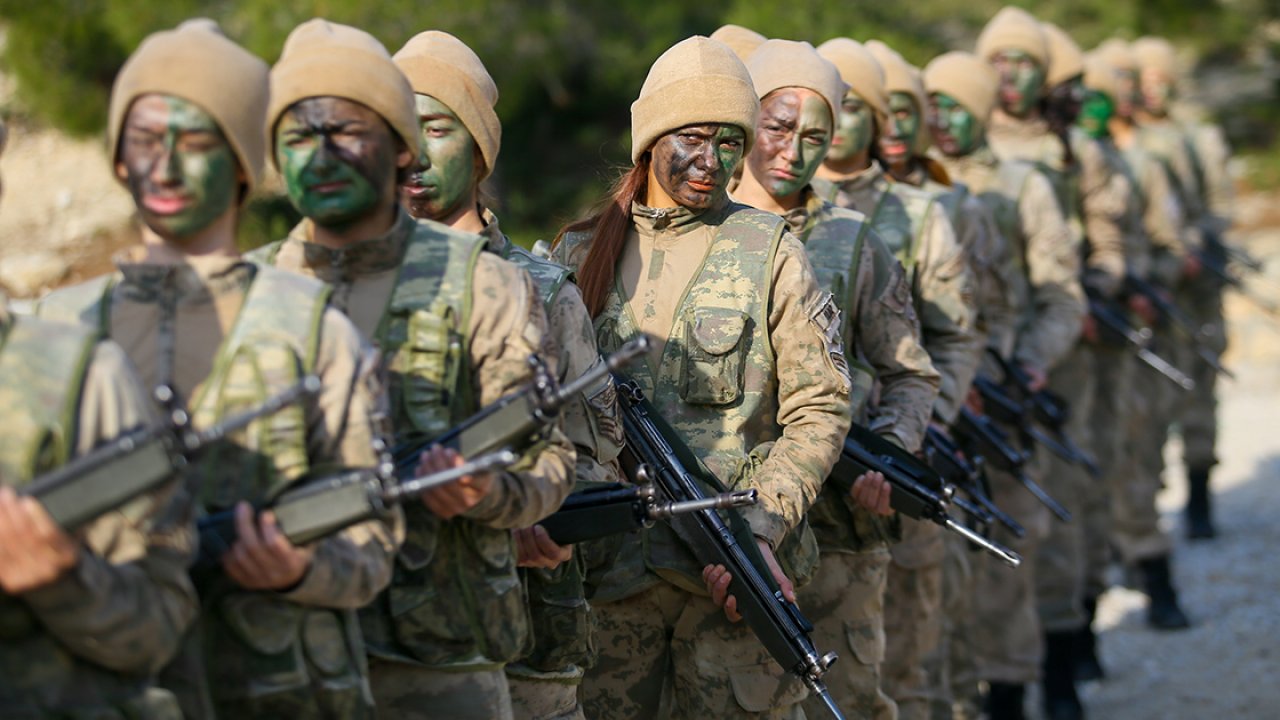 Türkiye'nin ilk kadın komando astsubayları göreve hazır