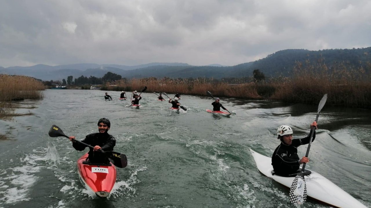 Akçapınar Azmağı’na kanocu ilgisi