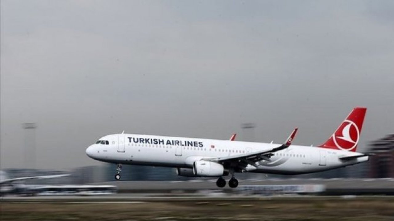 Kavga eden iki yolcu uçaktan indirildi