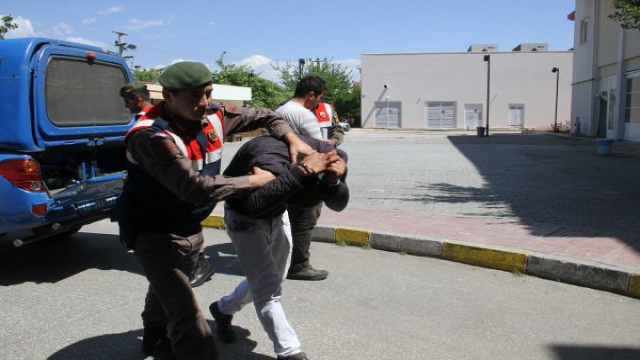 Çalıştıkları iş yerinden hırsızlık yapınca tutuklandılar