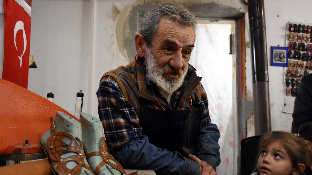 Sandalete adanan ömür