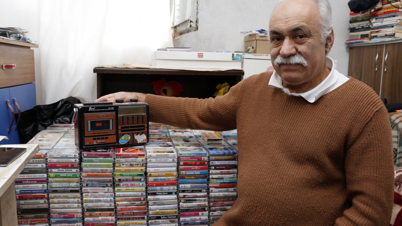 46 yıldır biriktirdiği kasetlerle nostalji keyfi yapıyor