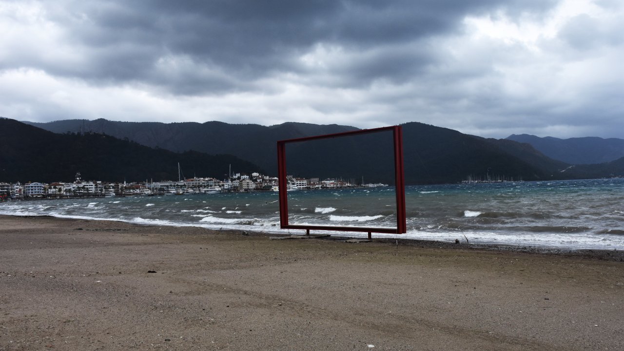 Marmaris'te denizin rengi değiştirdi