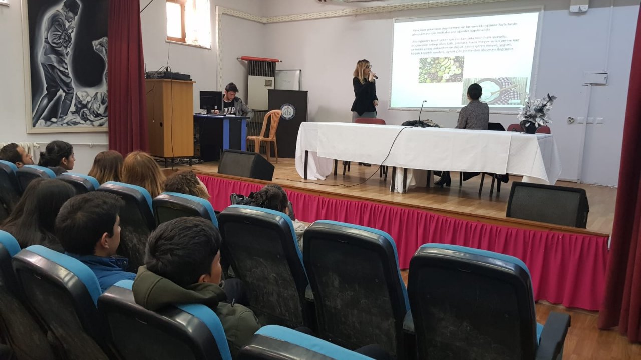 Yücelen uzmanları öğrencilerle buluştu