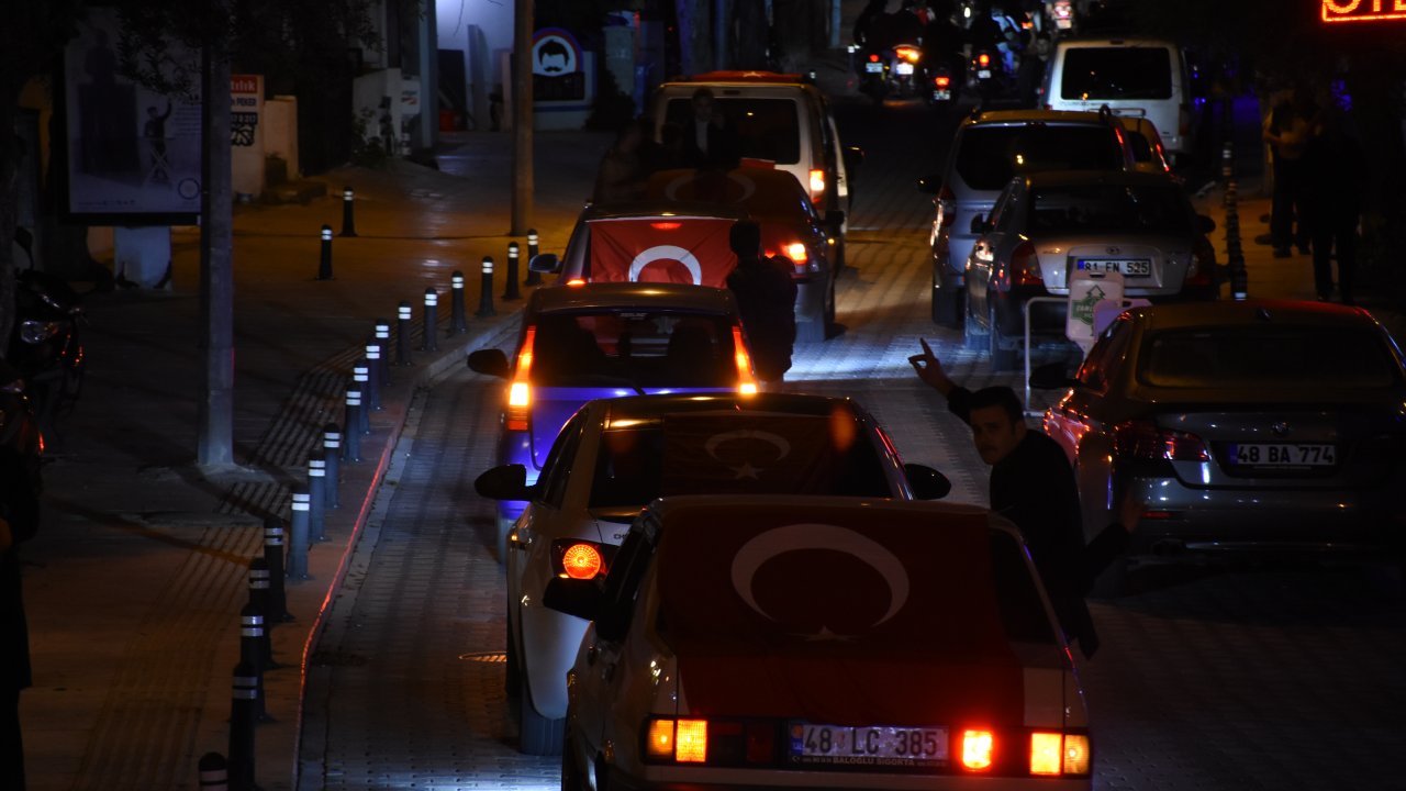 Türkiye Mehmetçik için tek yürek oldu