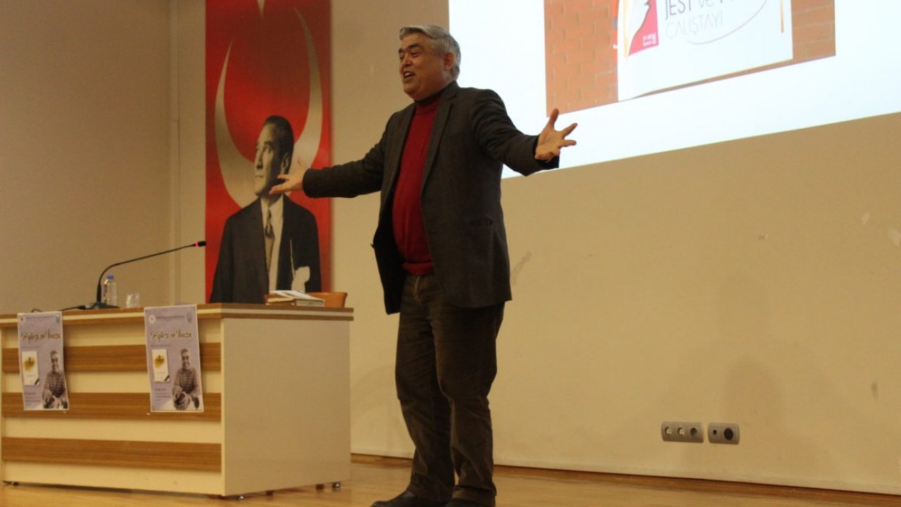 Açıkgöz yeni kitabını tanıttı