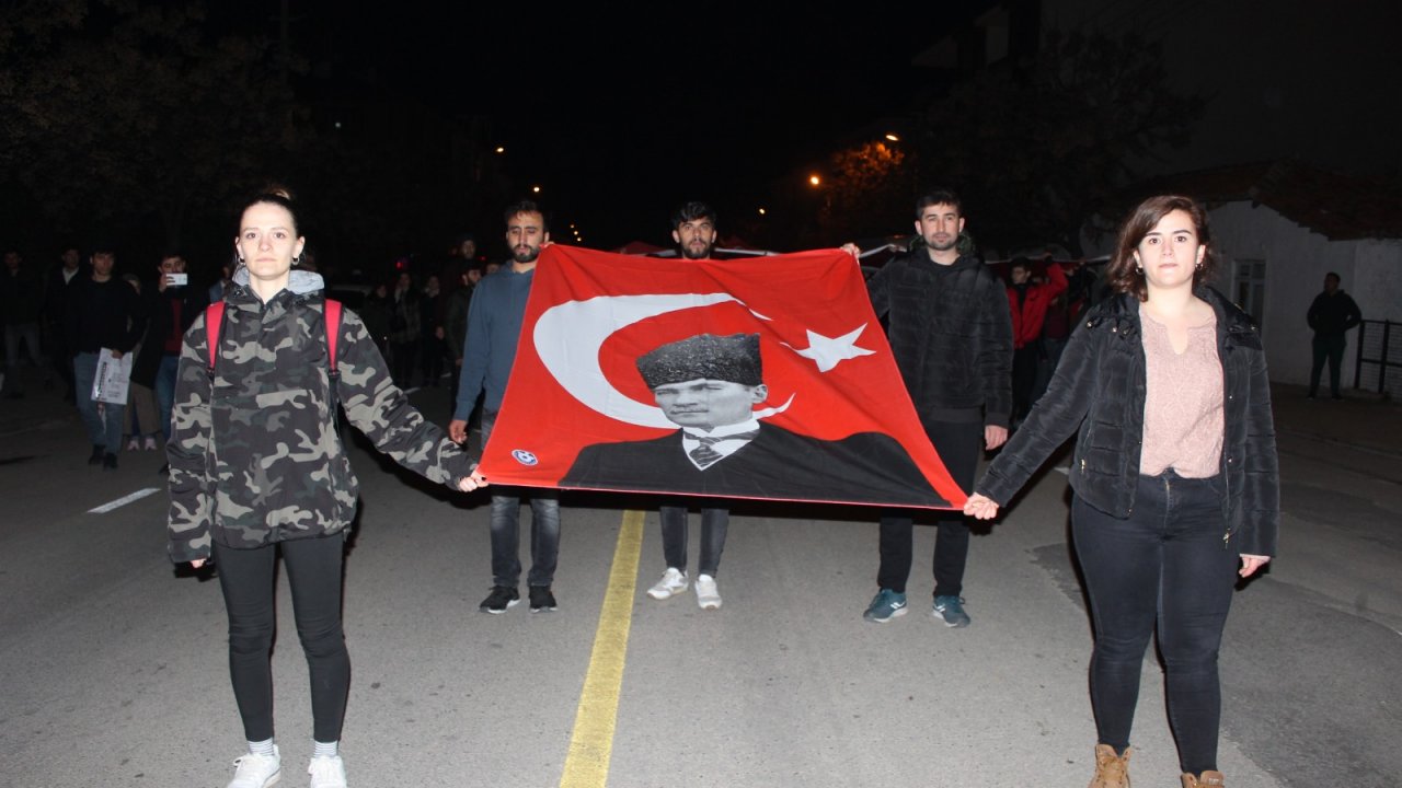 Muğla’da üniversite öğrencileri şehitler için yürüdü