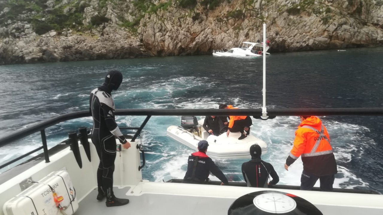 Su alan teknedeki 3 kişi kurtarıldı