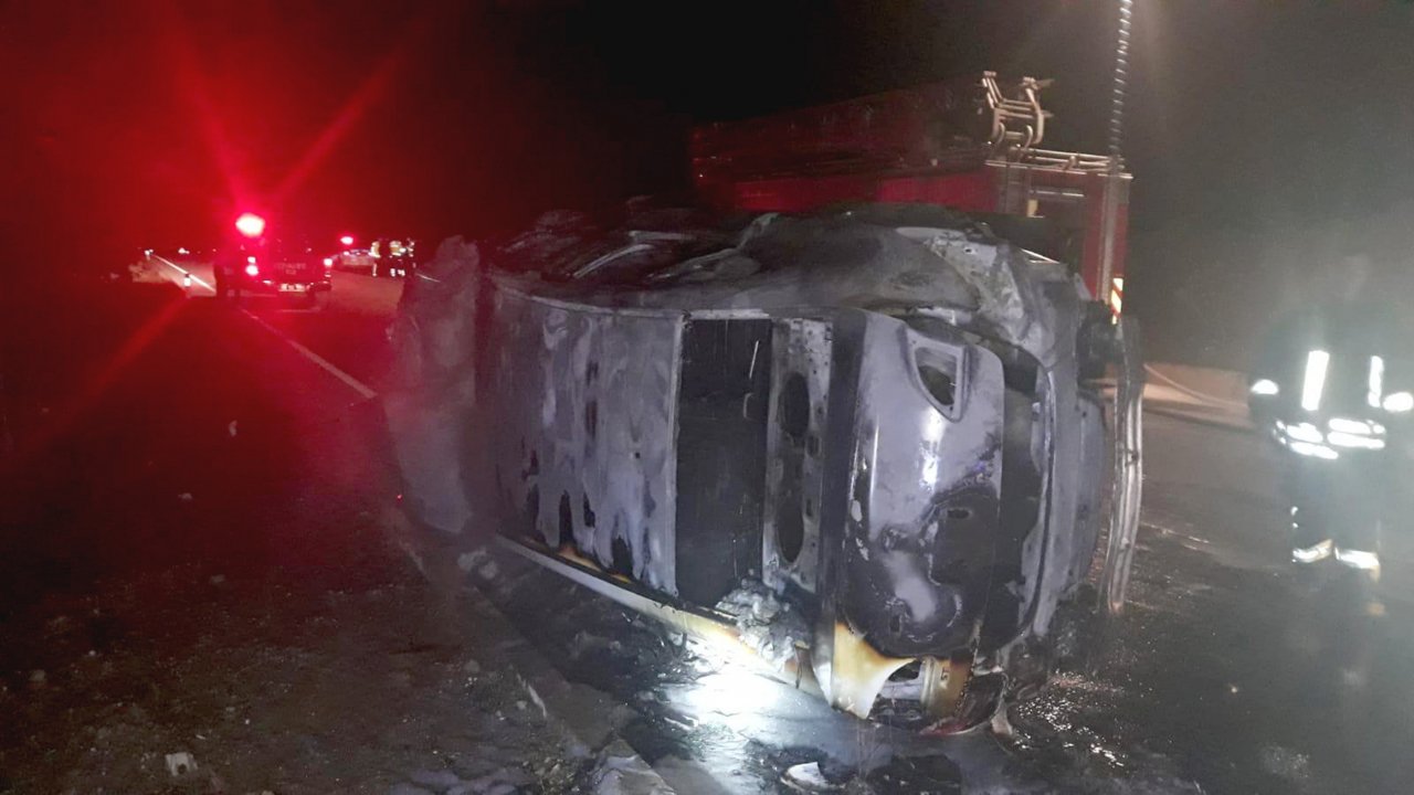 Otomobil beton mikserine çarptı: 2 yaralı