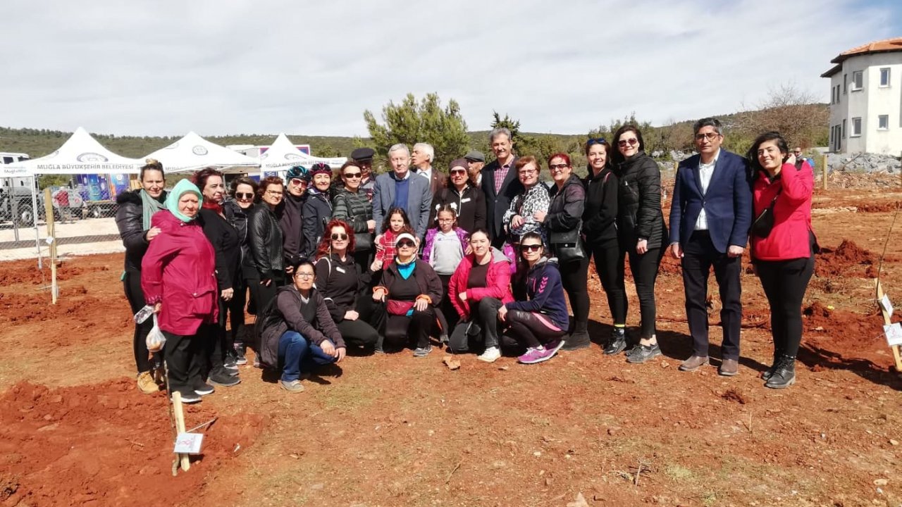 Kadınlar Günü’nde 129 fidan diktiler