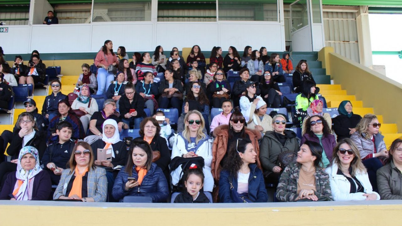 Stadyumda bu defa kadın sesi yankılandı