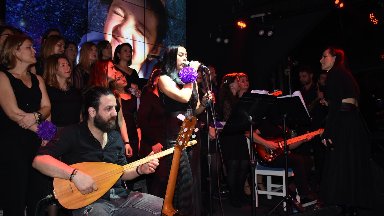 Hükümlü annelerin çocuklarına konser düzenlendi