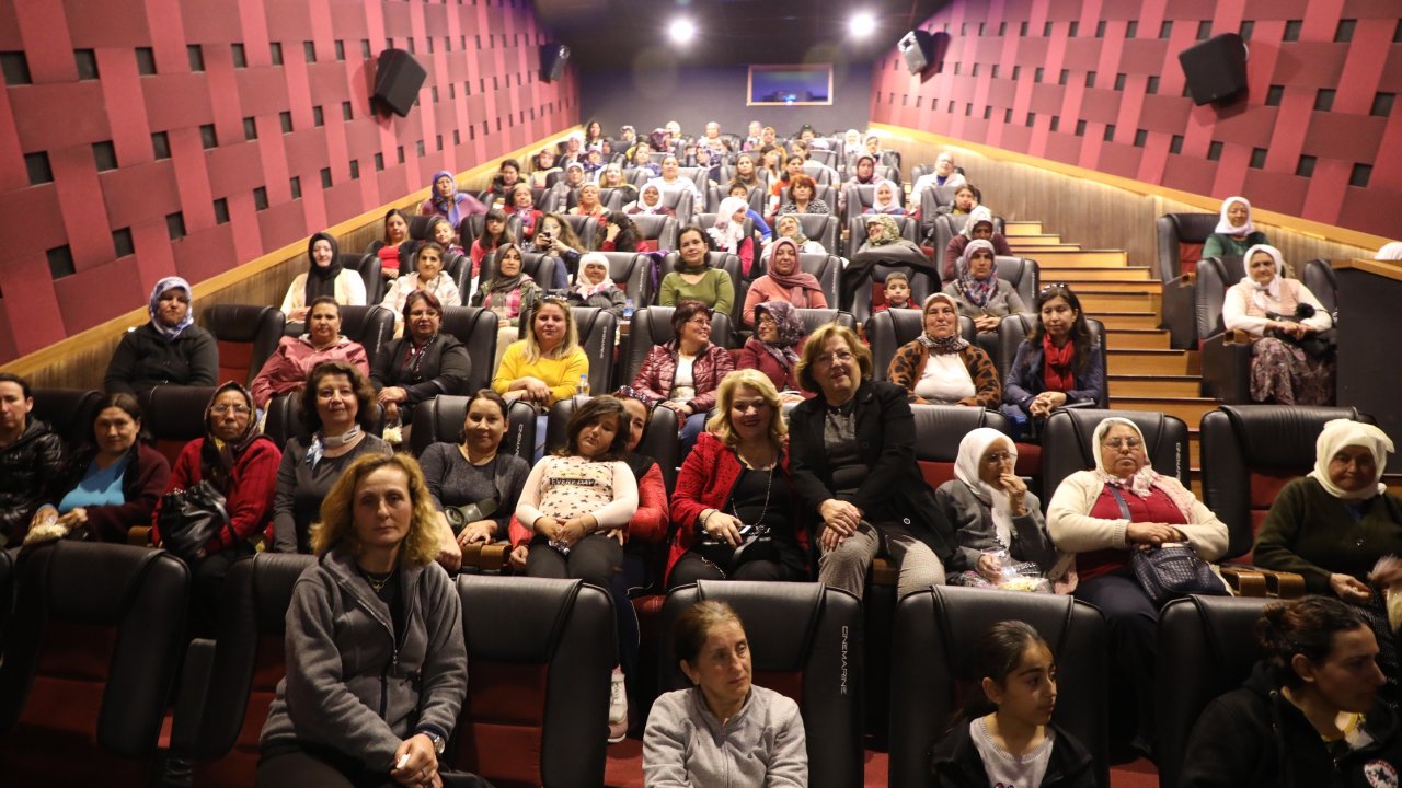 Karaovalı kadınlar sinema keyfi yaşadı