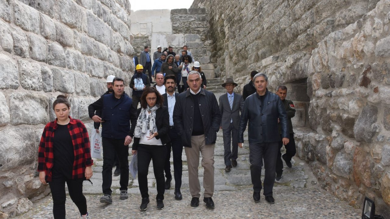 Bakan Ersoy, Bodrum Kalesi’nde incelemelerde bulundu