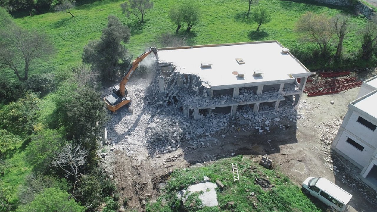 Kaçak yapıların yıkımları sürüyor