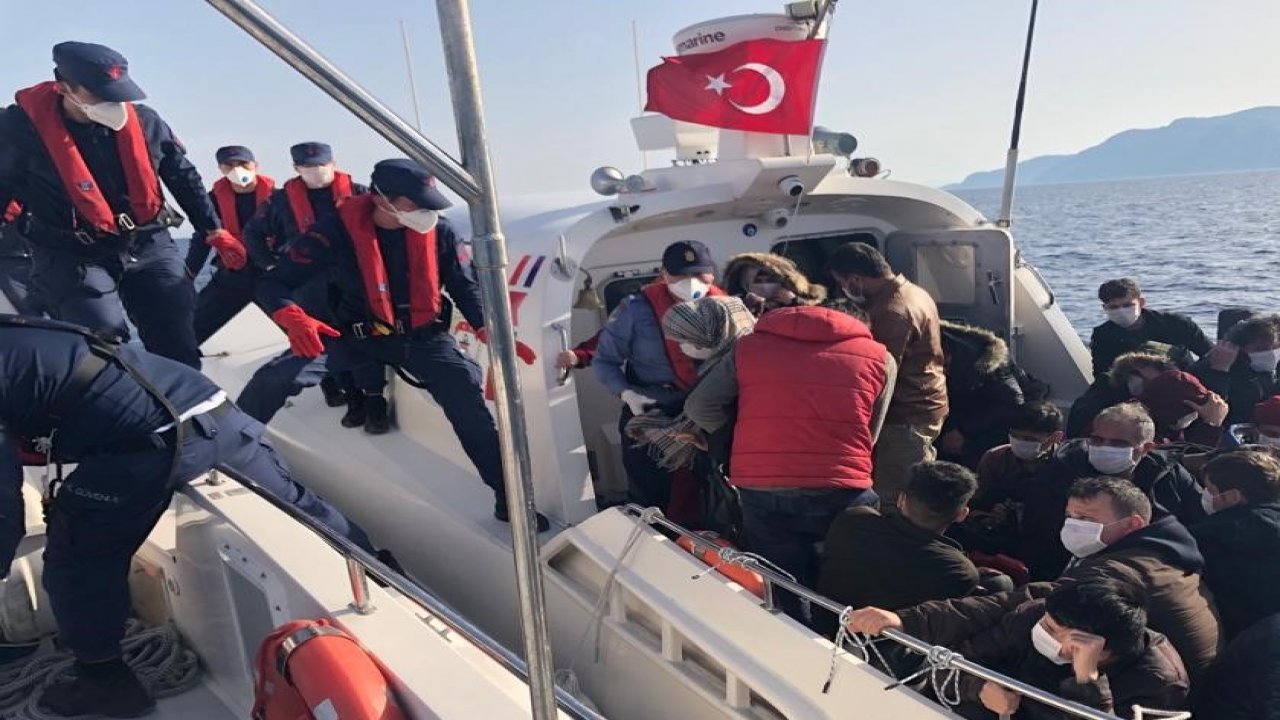 Türk kara sularına geri itilen 38 sığınmacı kurtarıldı