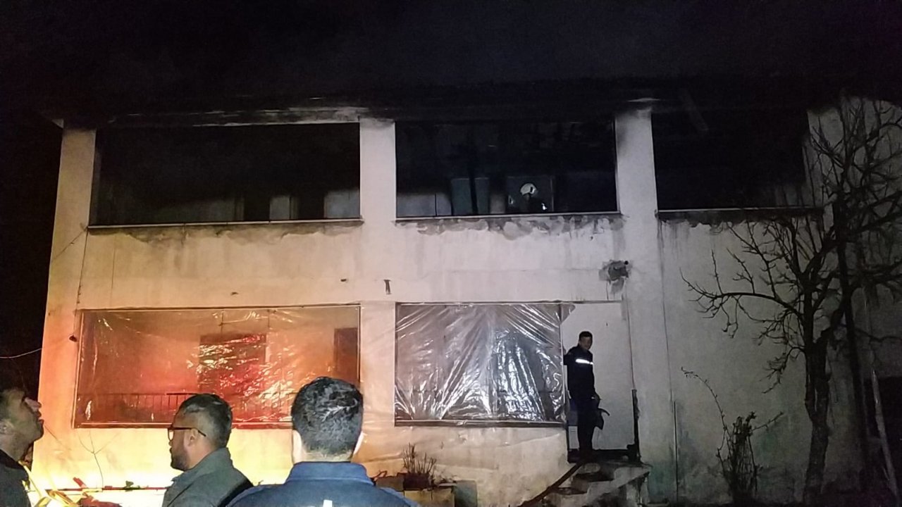 Evde çıkan yangın hasara neden oldu