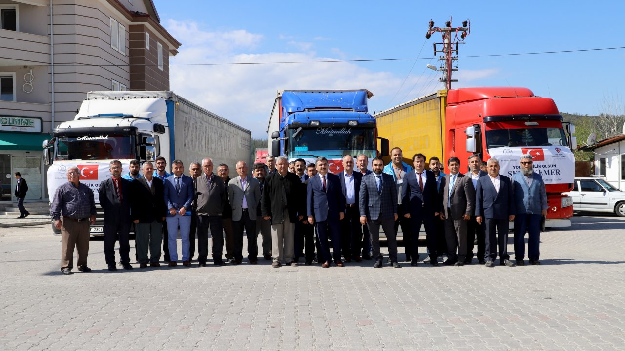 İdlib'e 4 tır yardım malzemesi gönderildi