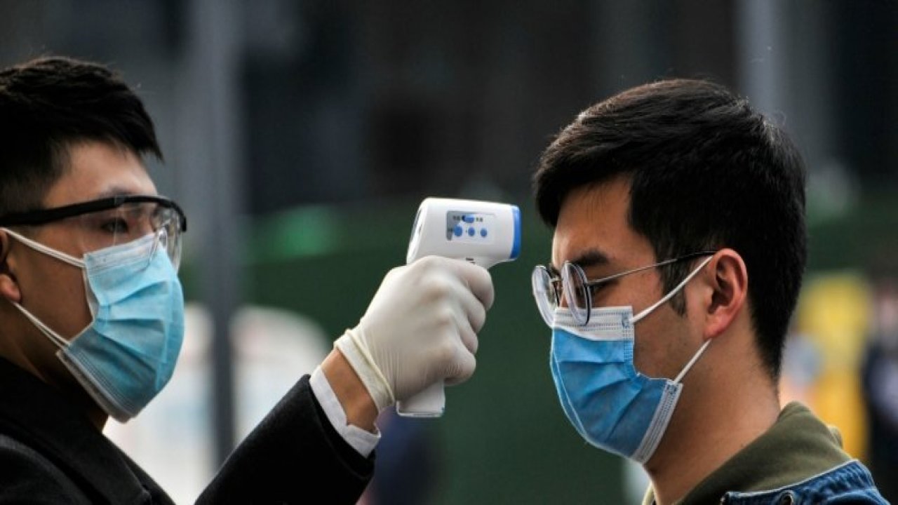 Siyasi parti binaları ziyarete kapatıldı