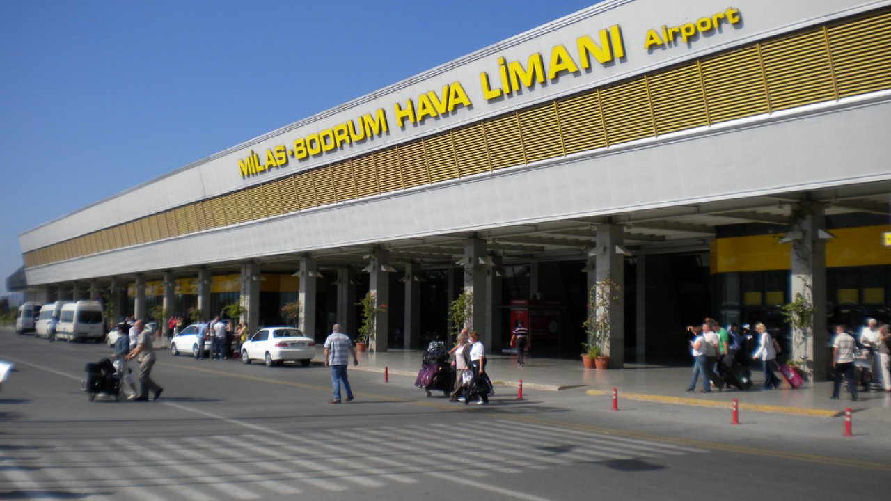 Milas-Bodrum Havalimanında şiddetli rüzgar hasara neden oldu