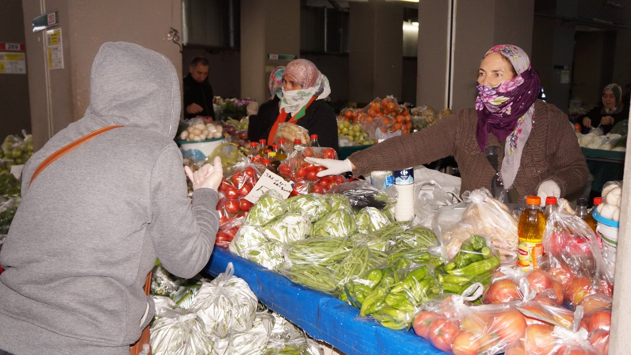Sebze ve meyveler poşetlerde satılmaya başlandı