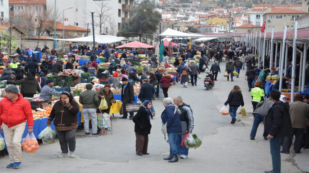 Yaşlılar virüs uyarısına kulak asmadı