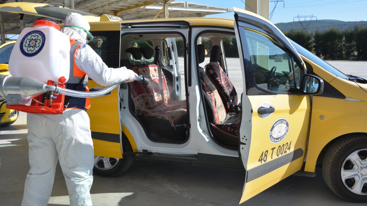 Taksilerde dezenfekte edildi
