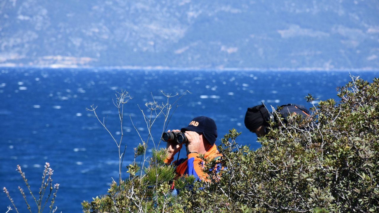 Denize çıkan 3 kişiden haber alınamıyor