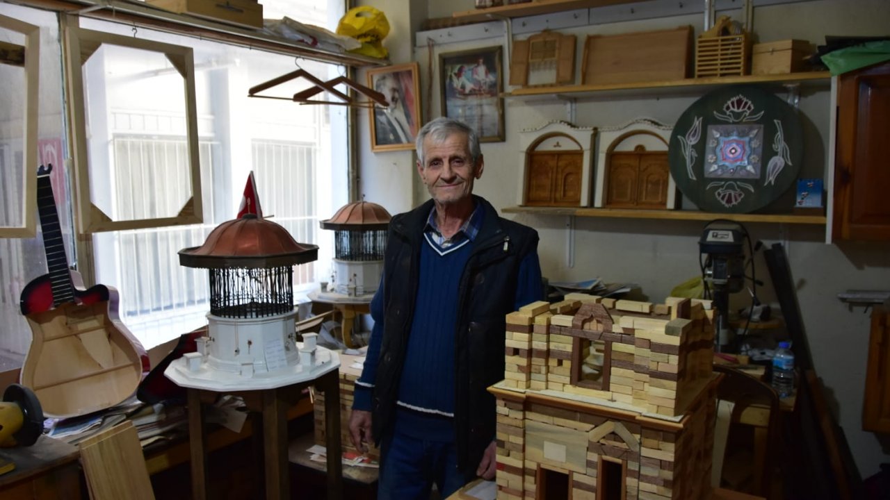 Günde 8 saat çalışarak şadırvanın maketini yaptı