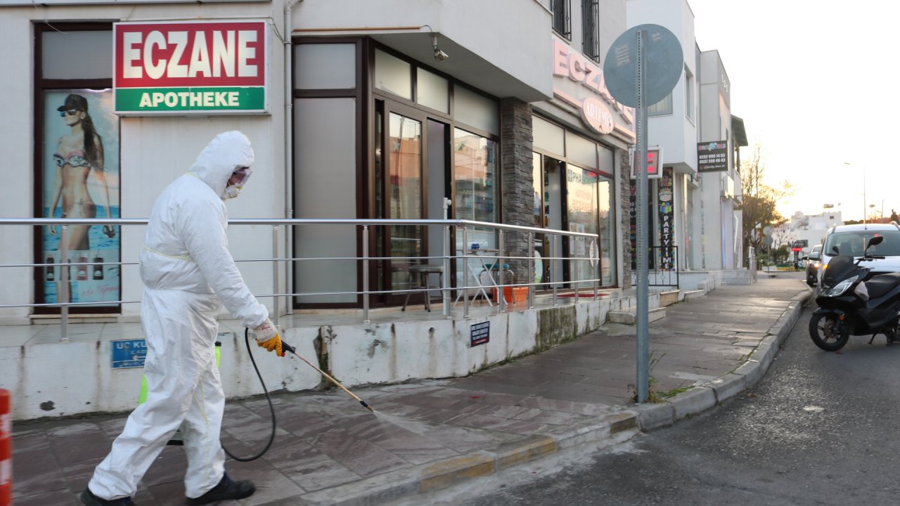 Bodrum Belediyesi, Tüm Eczaneleri Dezenfekte Ediyor
