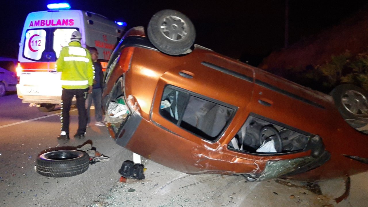 Köpeğe çarpan otomobil şarampole devrildi: 6 yaralı