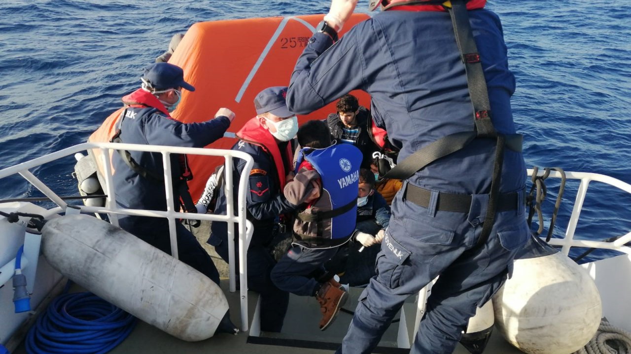 Datça açıklarında yardım isteyen 31 sığınmacı kurtarıldı