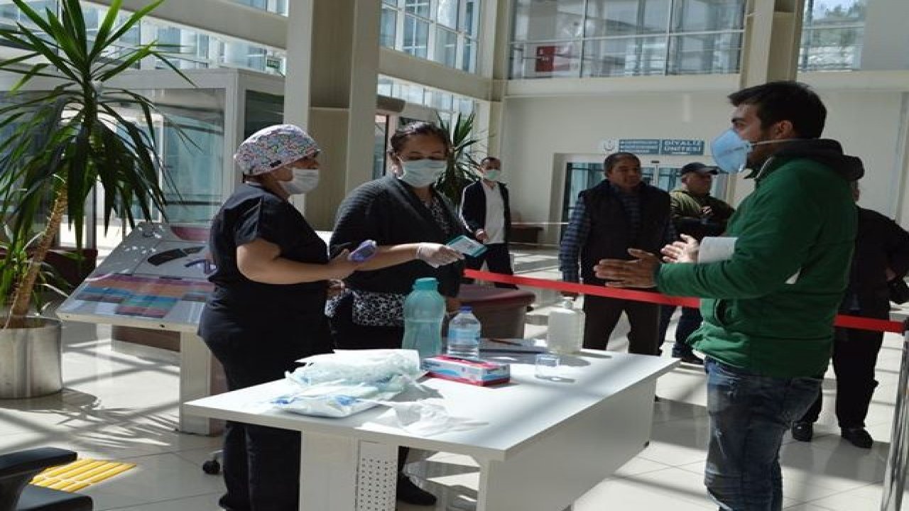 Hastane girişinde Corona önlemi