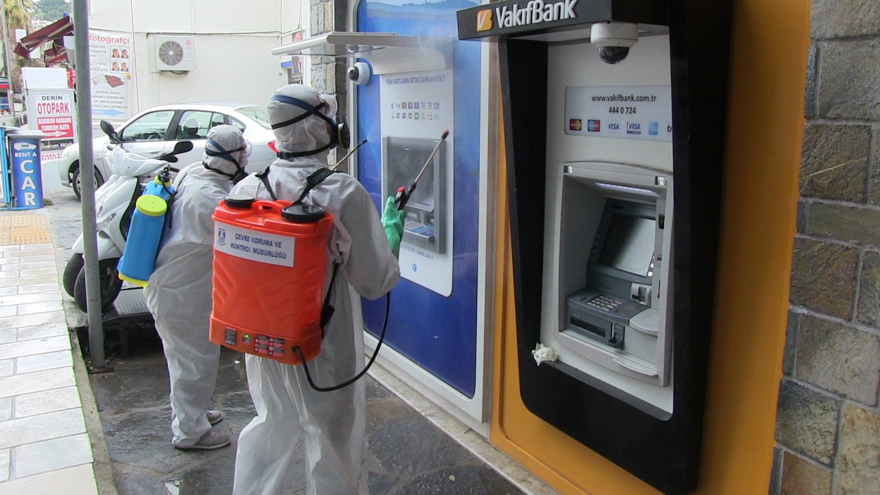 Dezenfekte edilmedik yer bırakmıyorlar