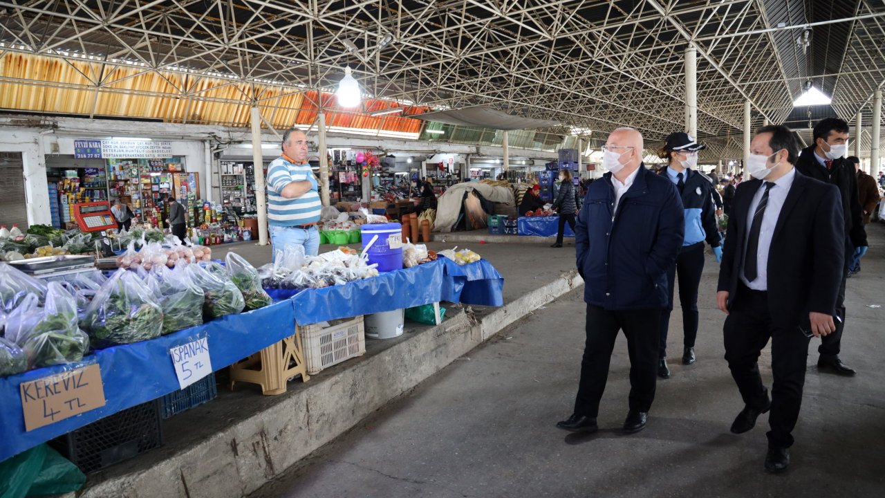Perşembe pazarında Corona denetimi