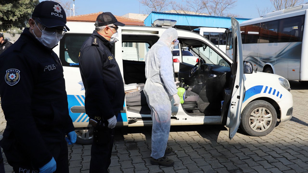 Emniyet araçları da dezenfekte edildi