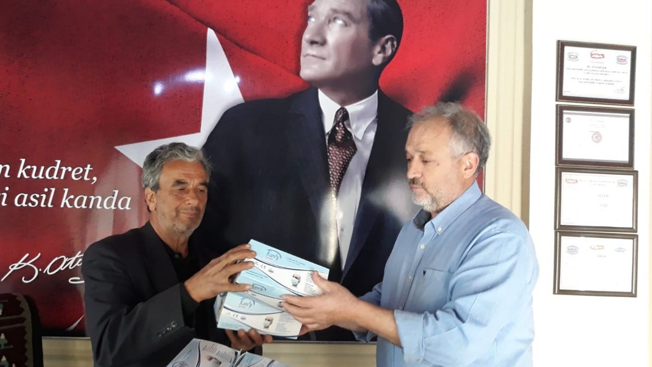 Hayırsever aile 80 bin liralık maske bağışı yaptı