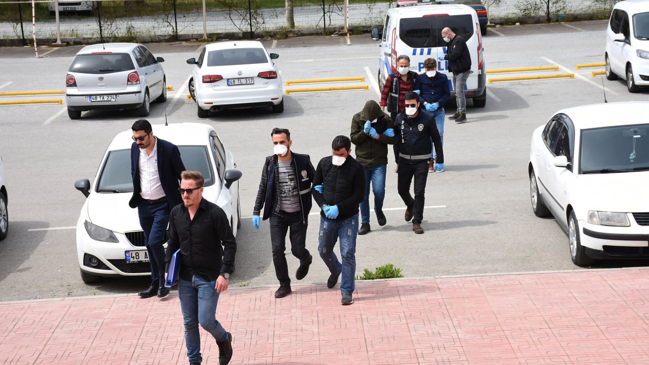 Muğla'da araç hırsızlığına karıştıkları öne sürülen 2 zanlı tutuklandı