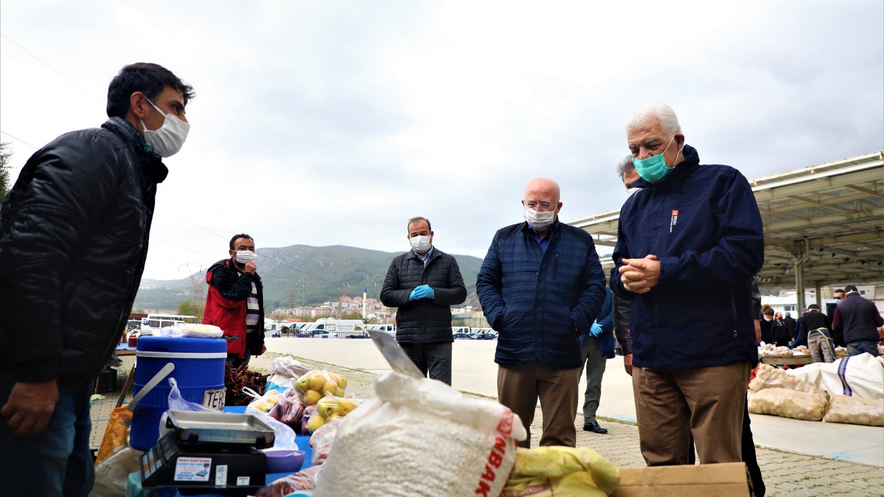 Başkanlar, pazarı gezerek denetimlerde bulundu