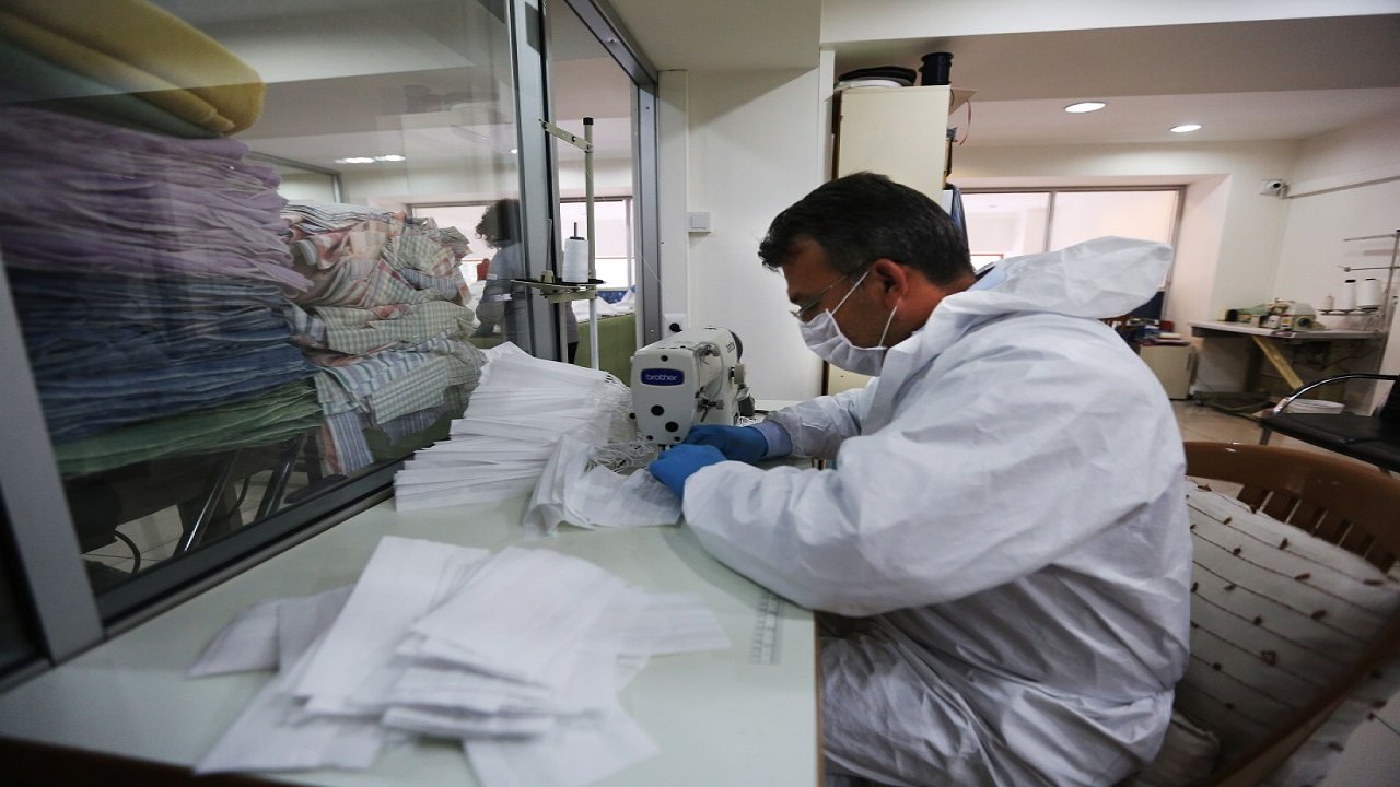 Büyükşehir, 12 bin maske üretti