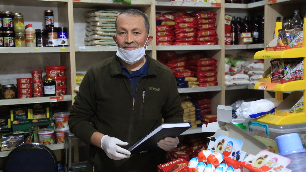 Milas'ta bir hayırsever ihtiyaç sahiplerinin market borcunu ödedi