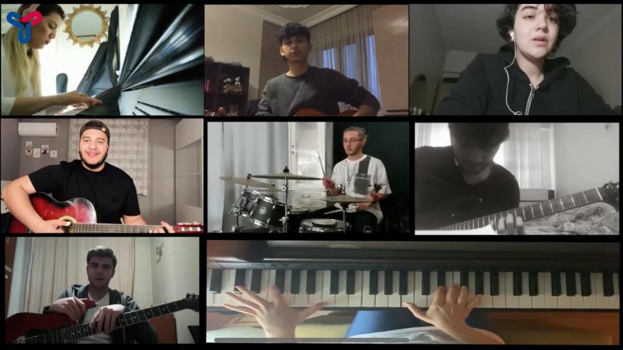 Yönelt ailesi evde müzik yaparak mesaj verdi